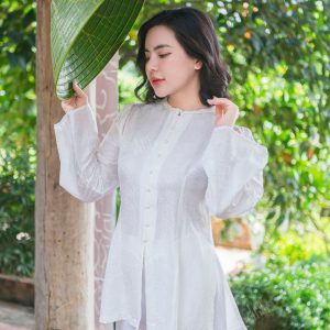 Pháp phục áo lụa trắng vân hoa cúc chìm cổ tết tay dài + quần lụa trơn suông size M